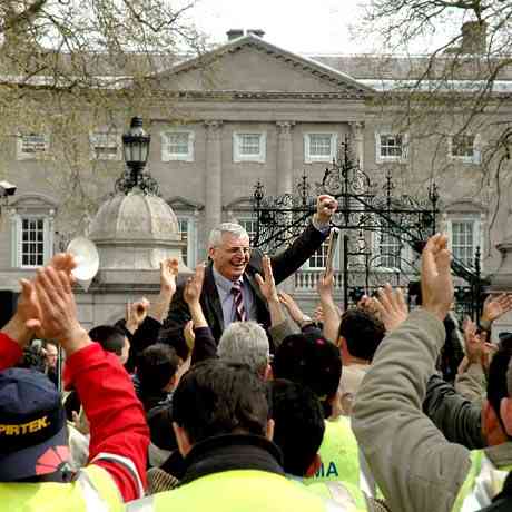 Joe Higgins played a leading role in the GAMA workers struggle