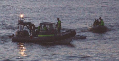Garda� sandwich S2S activists between ribs - 3. S2S boat crew in water and cops in after them.